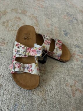NWT- Women’s Bobbie Brooks Pink Floral Double-Buckle Slides Size 5/6